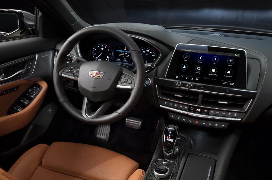 Панель приборов Cadillac CT5 Sport 2019 года  (фото 5 из 7)